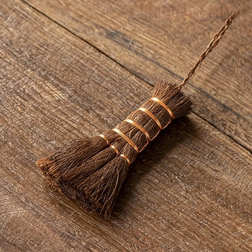 Eco-friendly Traditional Tea Cleaning Brush Handmade Vintage Tea Ware Scrubber Portable Natural Mini Whisk Broom Dust Removal
