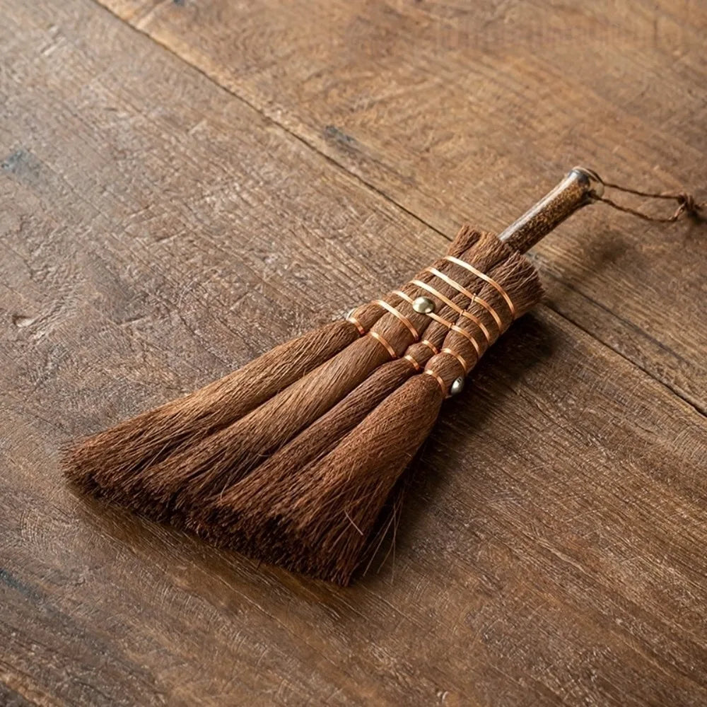 Eco-friendly Traditional Tea Cleaning Brush Handmade Vintage Tea Ware Scrubber Portable Natural Mini Whisk Broom Dust Removal