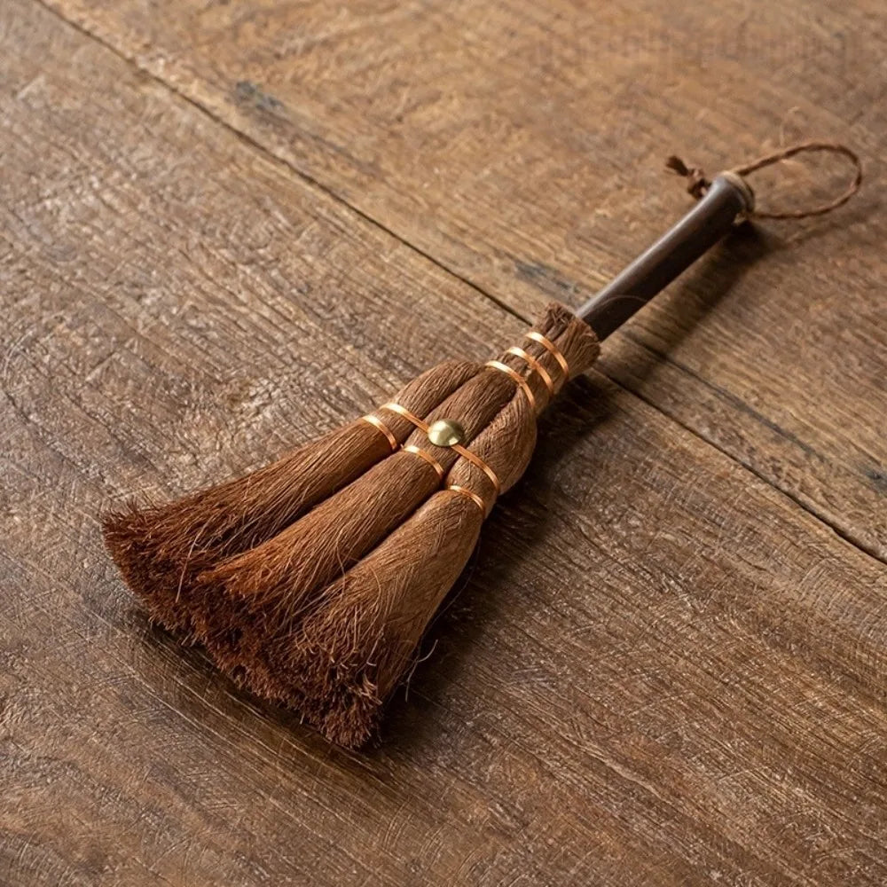 Eco-friendly Traditional Tea Cleaning Brush Handmade Vintage Tea Ware Scrubber Portable Natural Mini Whisk Broom Dust Removal